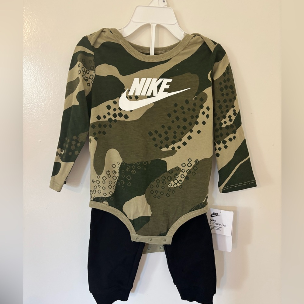Nike Camo long sleeve Onesie with Pants set NWT